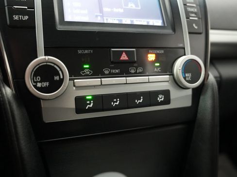 Used 2014 Toyota Camry SE FWD image 26