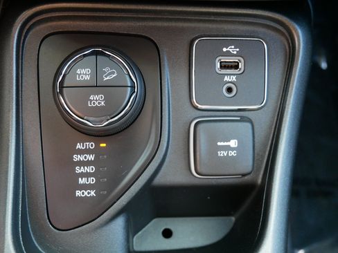 Used 2018 Jeep Compass Trailhawk w/ Leather Interior Group AWD/4WD image 28