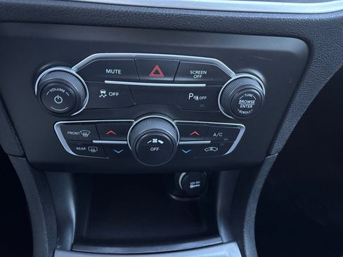 Used 2022 Dodge Charger SXT w/ Blacktop Package image 19