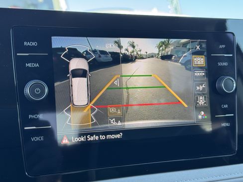 Certified 2025 Volkswagen Taos SE image 27