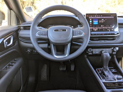 New 2026 Jeep Compass Latitude AWD/4WD image 15