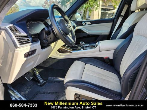 Used 2020 BMW X7 M50i w/ Executive Package image 21