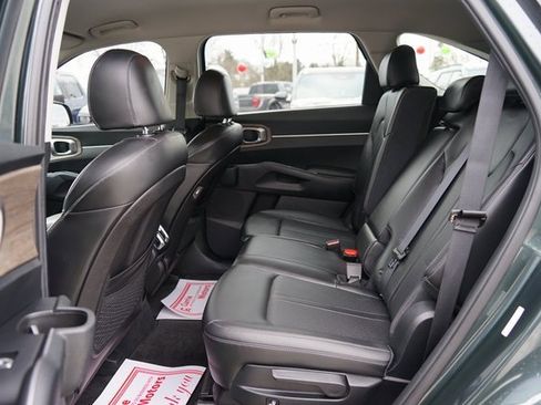 Used 2023 Kia Sorento S image 8
