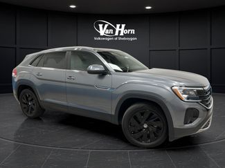 Used 2024 Volkswagen Atlas Cross Sport SE w/ Panoramic Sunroof Package AWD/4WD video 1