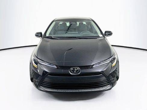 Used 2025 Toyota Corolla LE FWD image 2