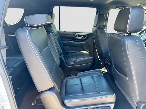 Used 2023 Chevrolet Suburban Premier image 27