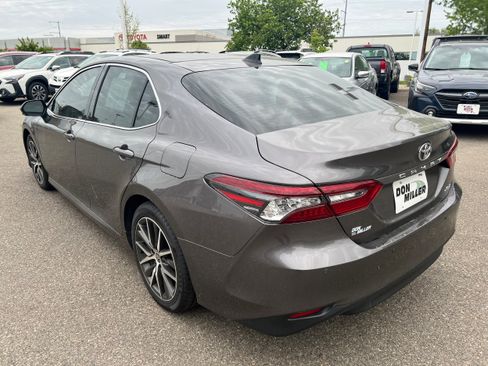 Used 2023 Toyota Camry XLE image 5