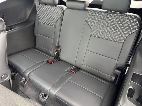 Used 2024 GMC Acadia Denali w/ Super Cruise Package image 7