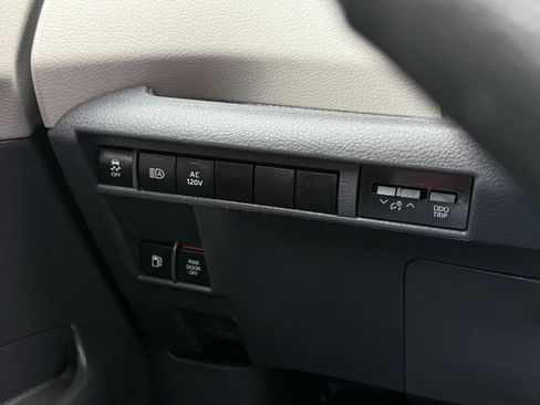 Used 2022 Toyota Sienna XLE image 24