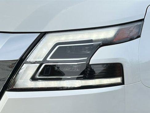 Used 2023 Nissan Armada Platinum w/ Captain's Chairs Package image 4