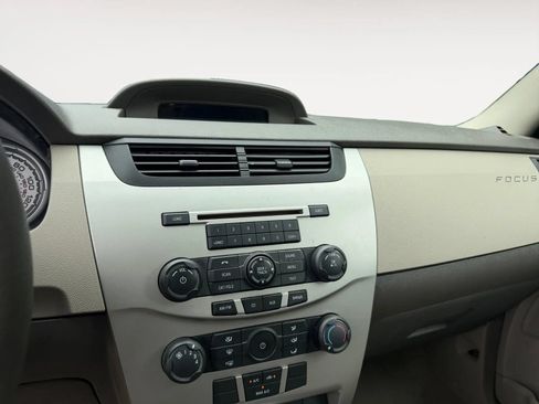 Used 2010 Ford Focus SE FWD image 12