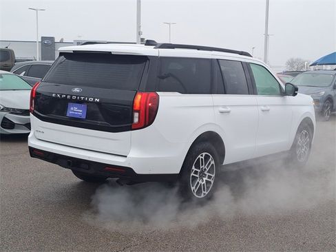 Certified 2025 Ford Expedition Active image 5