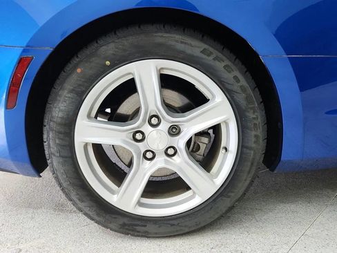 Used 2017 Chevrolet Camaro LT w/ Technology Package RWD image 32