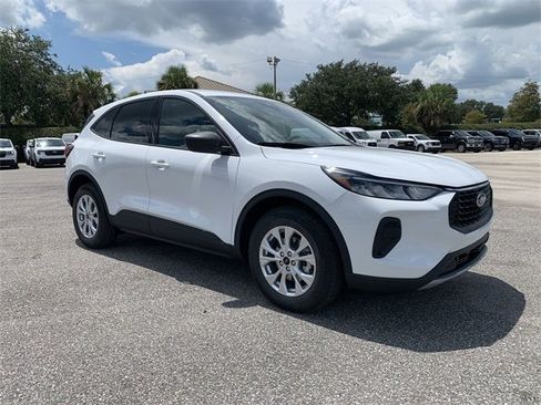 New 2025 Ford Escape Active image 2