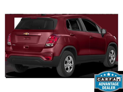 Used 2017 Chevrolet Trax LS FWD image 2