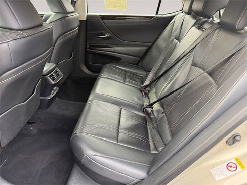 Used 2019 Lexus ES 300h w/ Luxury Package image 13