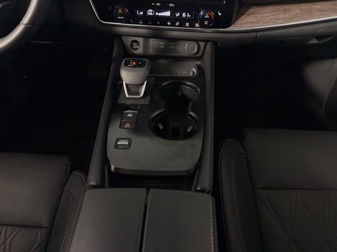 Used 2024 Nissan Rogue Platinum w/ Platinum Premium Package FWD image 17
