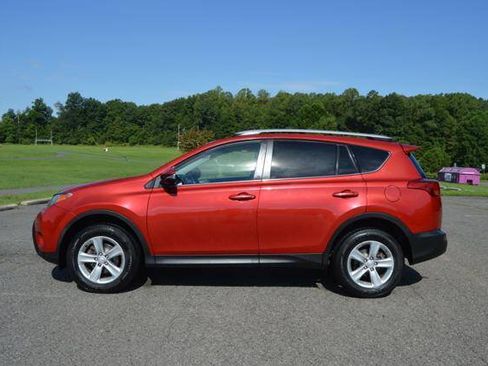 Used 2014 Toyota RAV4 XLE AWD/4WD image 5