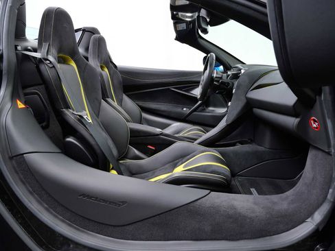 Used 2022 McLaren 720S Spider image 17