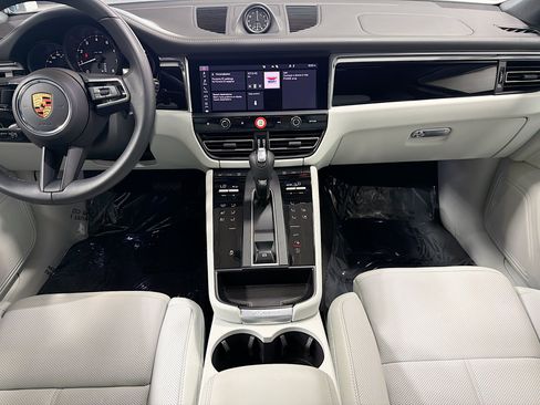 Certified 2026 Porsche Macan AWD/4WD image 19