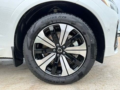 Certified 2024 Volvo XC60 T8 Plus w/ Protection Package Premier image 7