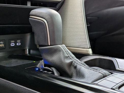 Used 2025 Toyota Camry SE image 13