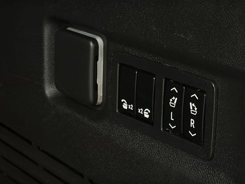 Used 2022 Chevrolet Suburban RST w/ Sport Performance Package AWD/4WD image 9