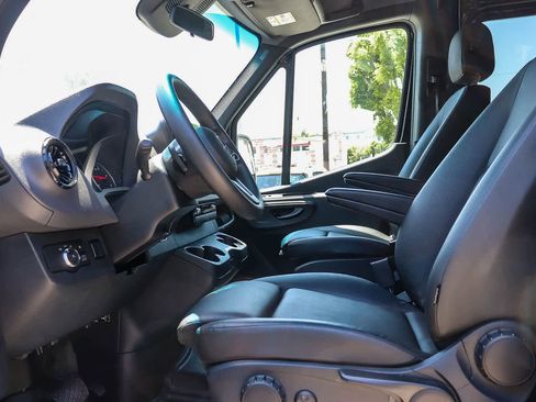 Used 2024 Mercedes-Benz Sprinter 2500 image 17