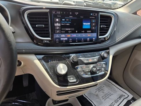 Used 2024 Chrysler Pacifica Limited FWD image 22