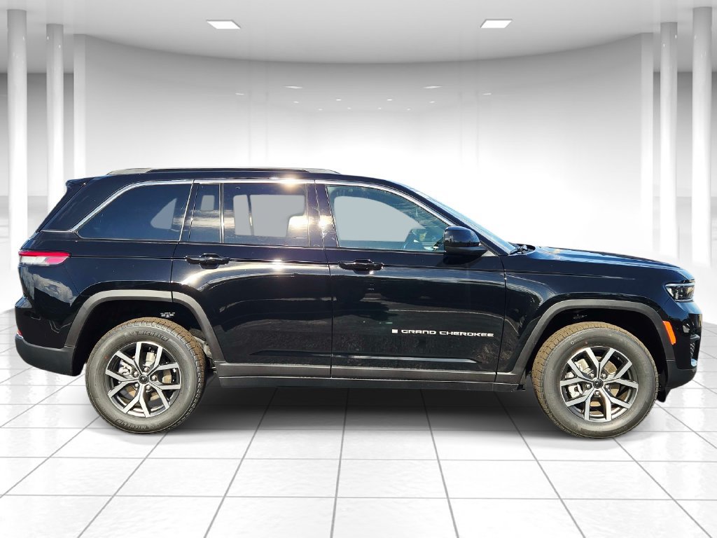 New 2027 Jeep Grand Cherokee Laredo X AWD/4WD image 2