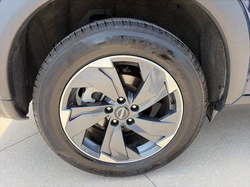 Used 2025 Nissan Rogue SV FWD image 17