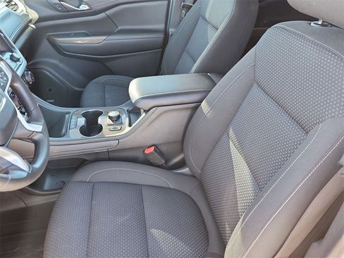 Used 2023 GMC Acadia SLE w/ Driver Convenience Package image 18