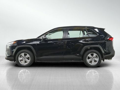 Used 2025 Toyota RAV4 XLE AWD/4WD image 2