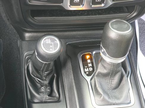 Used 2022 Jeep Wrangler Sport AWD/4WD image 19
