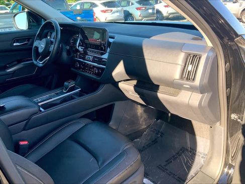 Used 2023 Nissan Pathfinder SL w/ SL Premium Package FWD image 18