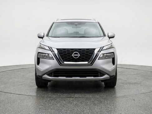 Used 2025 Nissan Rogue SV FWD image 2