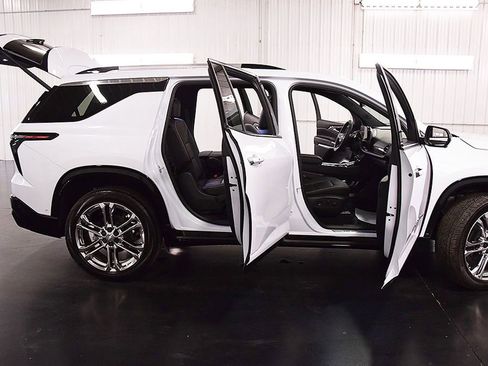 Used 2026 Chevrolet Traverse High Country w/ LPO, Floor Liner Package AWD/4WD image 33