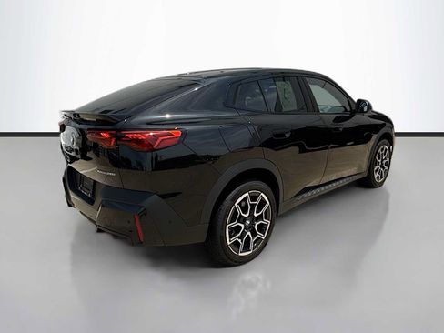 Certified 2025 BMW X2 xDrive28i AWD/4WD image 3