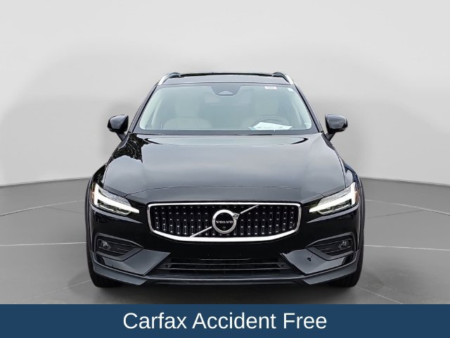Used 2023 Volvo V60 B5 Cross Country Plus w/ Climate Package AWD/4WD image 3