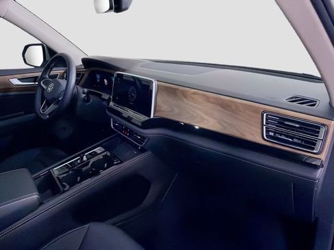 New 2025 Volkswagen Atlas SE image 29