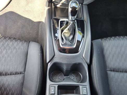 Used 2017 Nissan Rogue SV FWD image 15