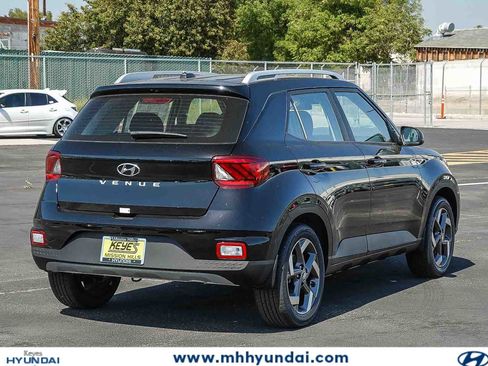 New 2026 Hyundai Venue SEL FWD image 4