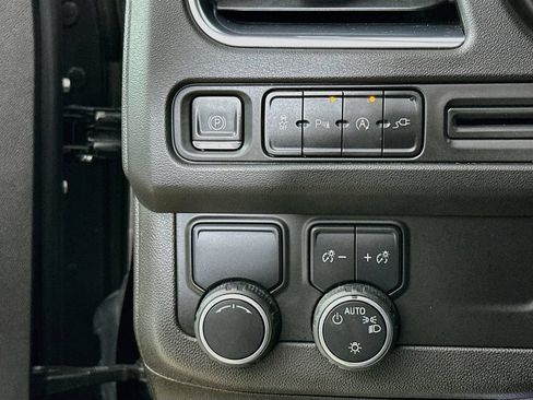 Used 2021 Chevrolet Suburban LT RWD image 12