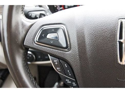 Used 2019 Lincoln MKC Reserve w/ MKC Technology Package FWD image 18