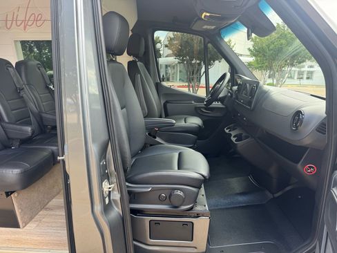 Used 2019 Mercedes-Benz Sprinter 2500 image 17