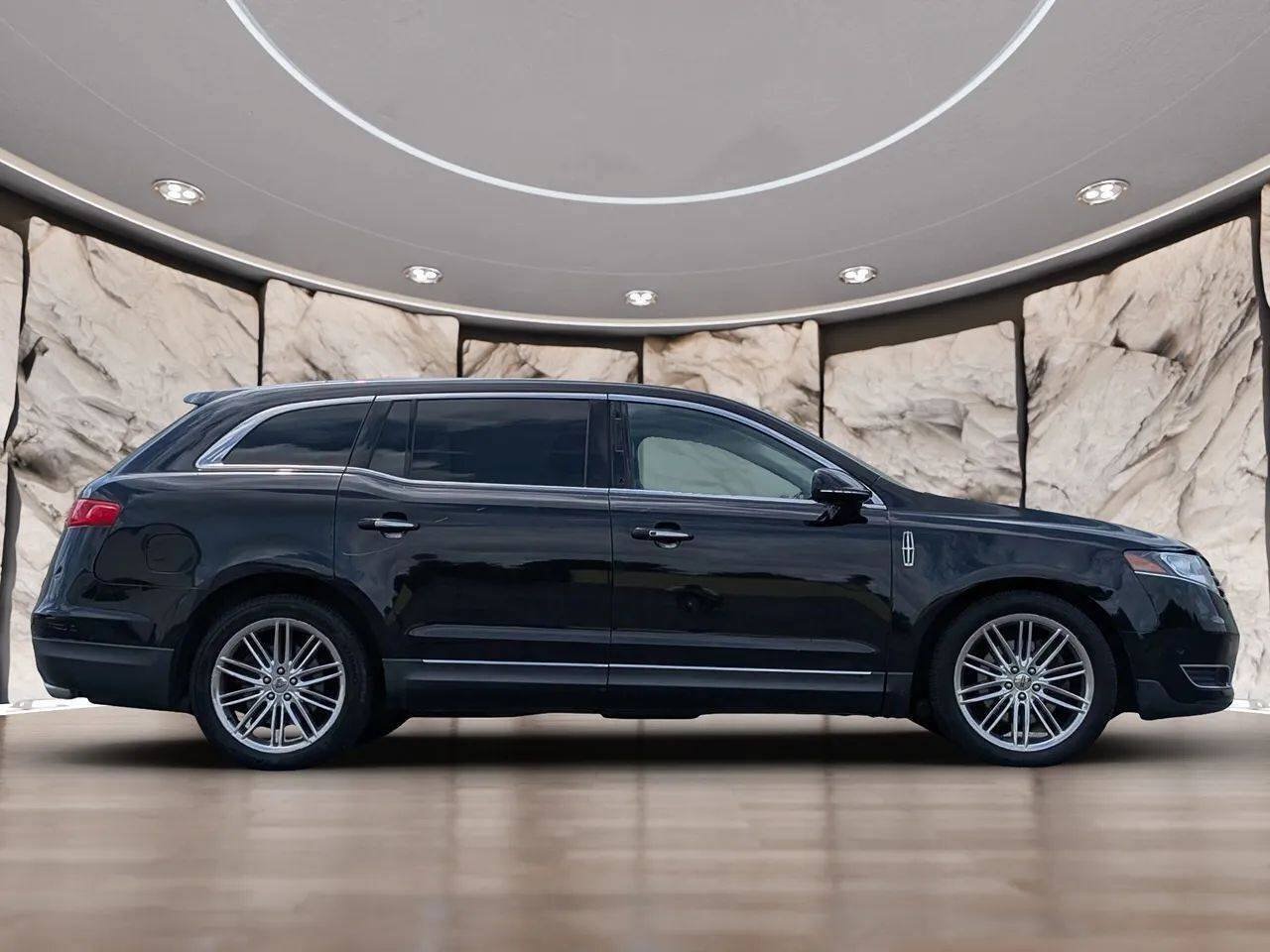 Used 2019 Lincoln MKT AWD image 14