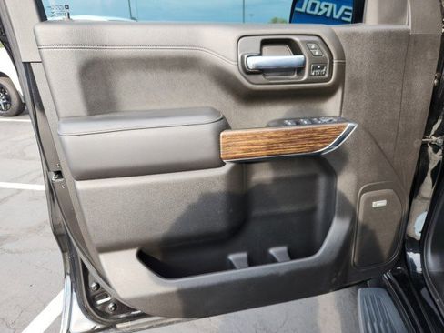 Used 2021 Chevrolet Silverado 1500 High Country image 31