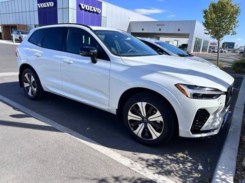 Used 2024 Volvo XC60 T8 Core AWD/4WD image 2