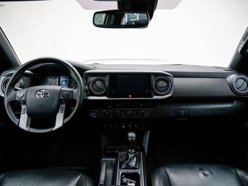 Used 2019 Toyota Tacoma TRD Sport AWD/4WD image 18