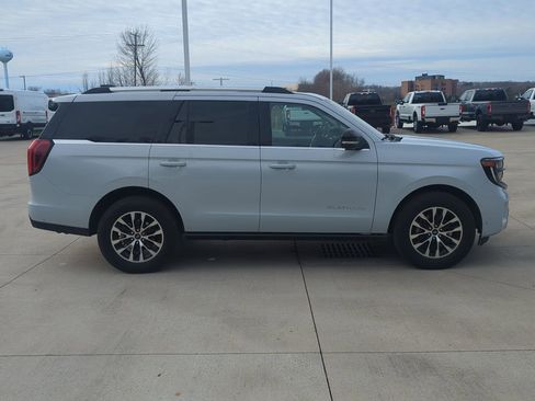 Used 2025 Ford Expedition Platinum image 6